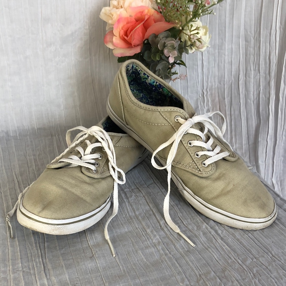 VANS size 9 beige classic low top lace up tie sneaker flats